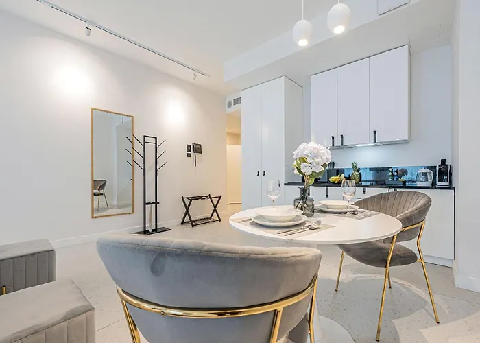 Deo Plaza Wyspa Spichrzow By Renters 格但斯克